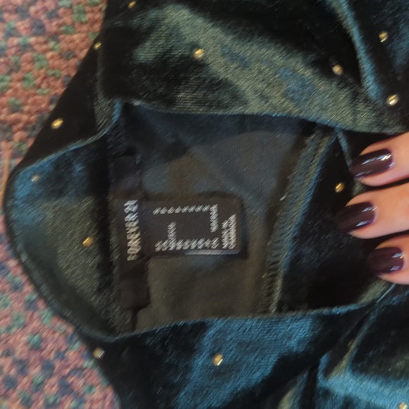 Green velvet holiday crop top - Picture 2 of 3